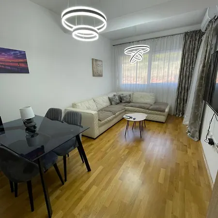 Urban Hill Apartment *